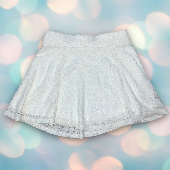 Papaya Dresses & Skirts - Papaya Women’s Stretchy Lace Mini Skirt Size S